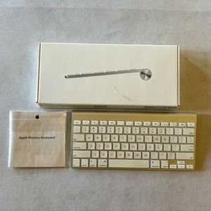 Apple Mac Wireless Bluetooth Keyboard with box model A1314
